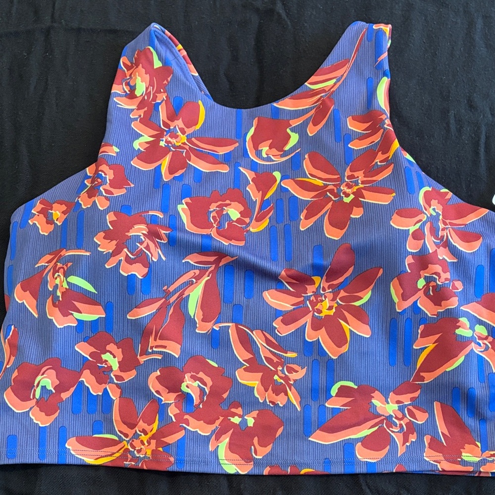 Athleta Printed conscious crop top